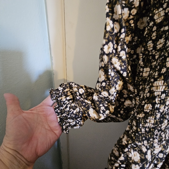 Old Navy floral dress - Picture 5 of 6